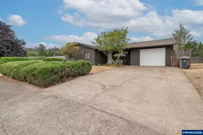 699 SW Sheila St, Dallas, OR 97338 - Photo 1