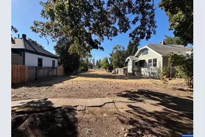 325 16th St SE, Salem, OR 97301 - Photo 1