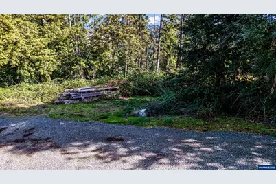 551 6th St, Scotts Mills, OR 97375 - Photo 1