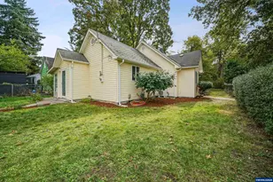 790 23rd St SE, Salem, OR 97301 - Photo 1