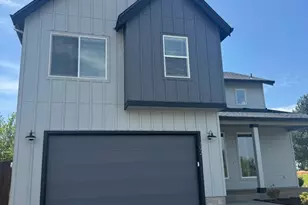 792 Magnolia Ave, Woodburn, OR 97071 - Photo 1