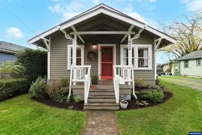 424 S 3rd St, Silverton, OR 97381 - Photo 1