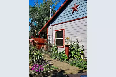 355 N 13th St, Philomath, OR 97370 - Photo 1