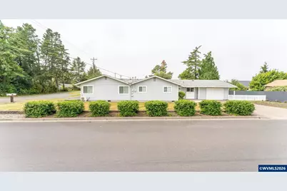 2025 Pine St, Florence, OR 97439 - Photo 1