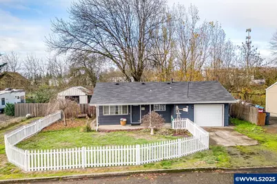 375 N 6th St, Harrisburg, OR 97446 - Photo 1