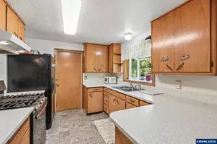 892 D St, Independence, OR 97351 - Photo 1