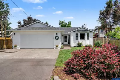 645 John St, Mount Angel, OR 97362 - Photo 1