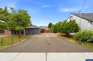 3055 Hollywood Dr NE, Salem, OR 97305 - Photo 1