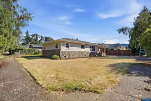 722 Elm St, Woodburn, OR 97071 - Photo 1
