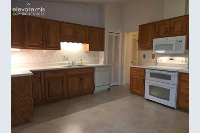 538 Lakewood Circle, Colorado Springs, CO 80910 - Photo 7