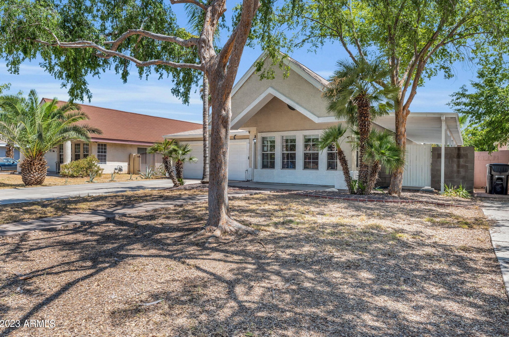 325 Mitchell Dr, Phoenix AZ  85012-2303 exterior