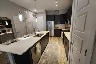 200 E Thomas Rd, Phoenix, AZ 85012 - Photo 3