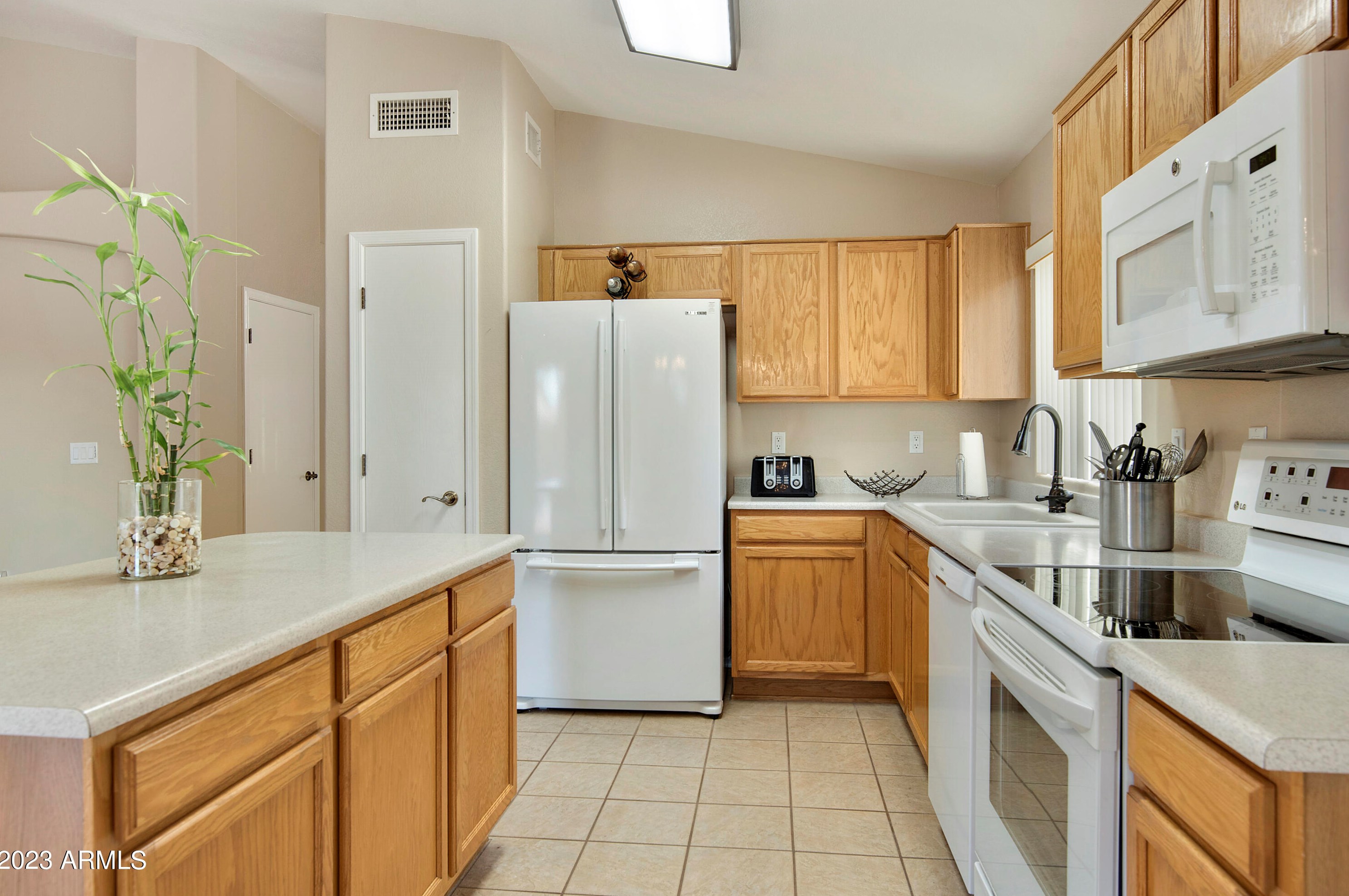 6539 Briles Rd, Phoenix AZ  85083-1050 exterior