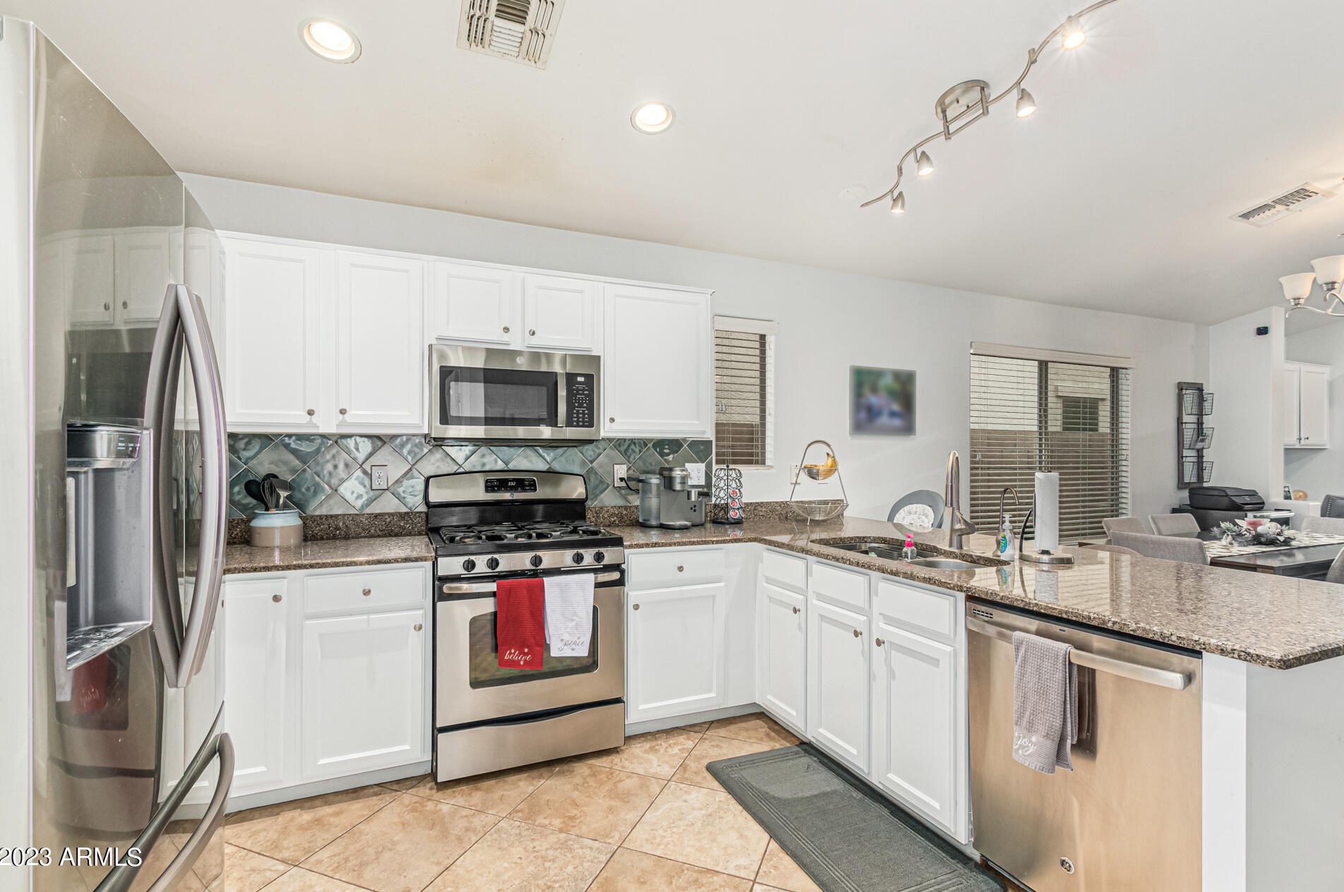 24233 28th St, Phoenix AZ  85024-6219 exterior