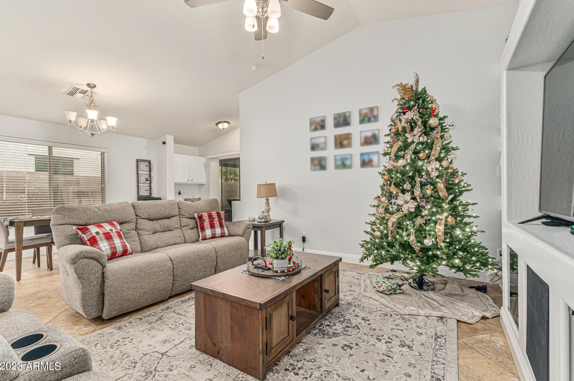 24233 28th St, Phoenix AZ  85024-6219 exterior