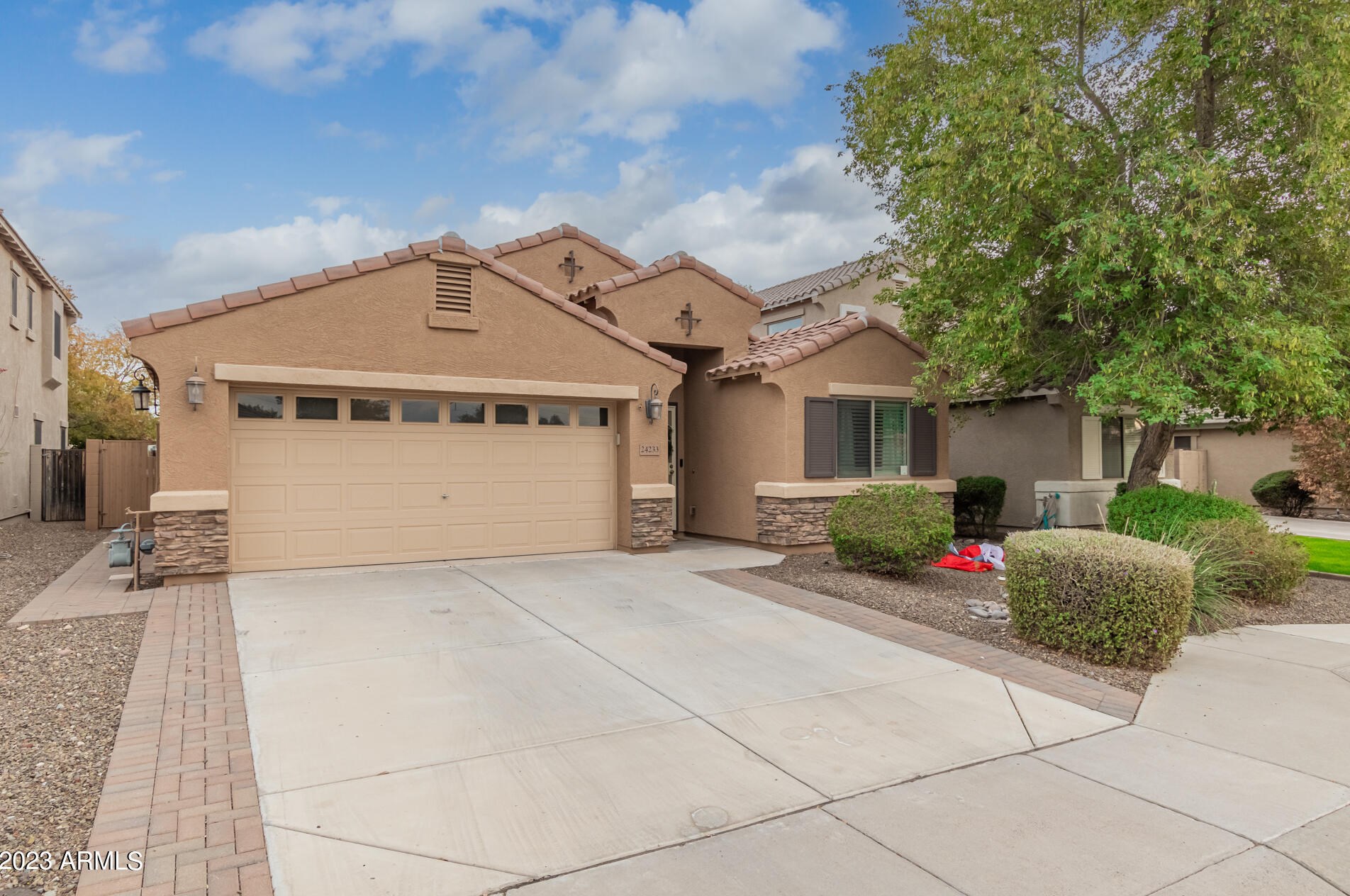 24233 28th St, Phoenix AZ  85024-6219 exterior