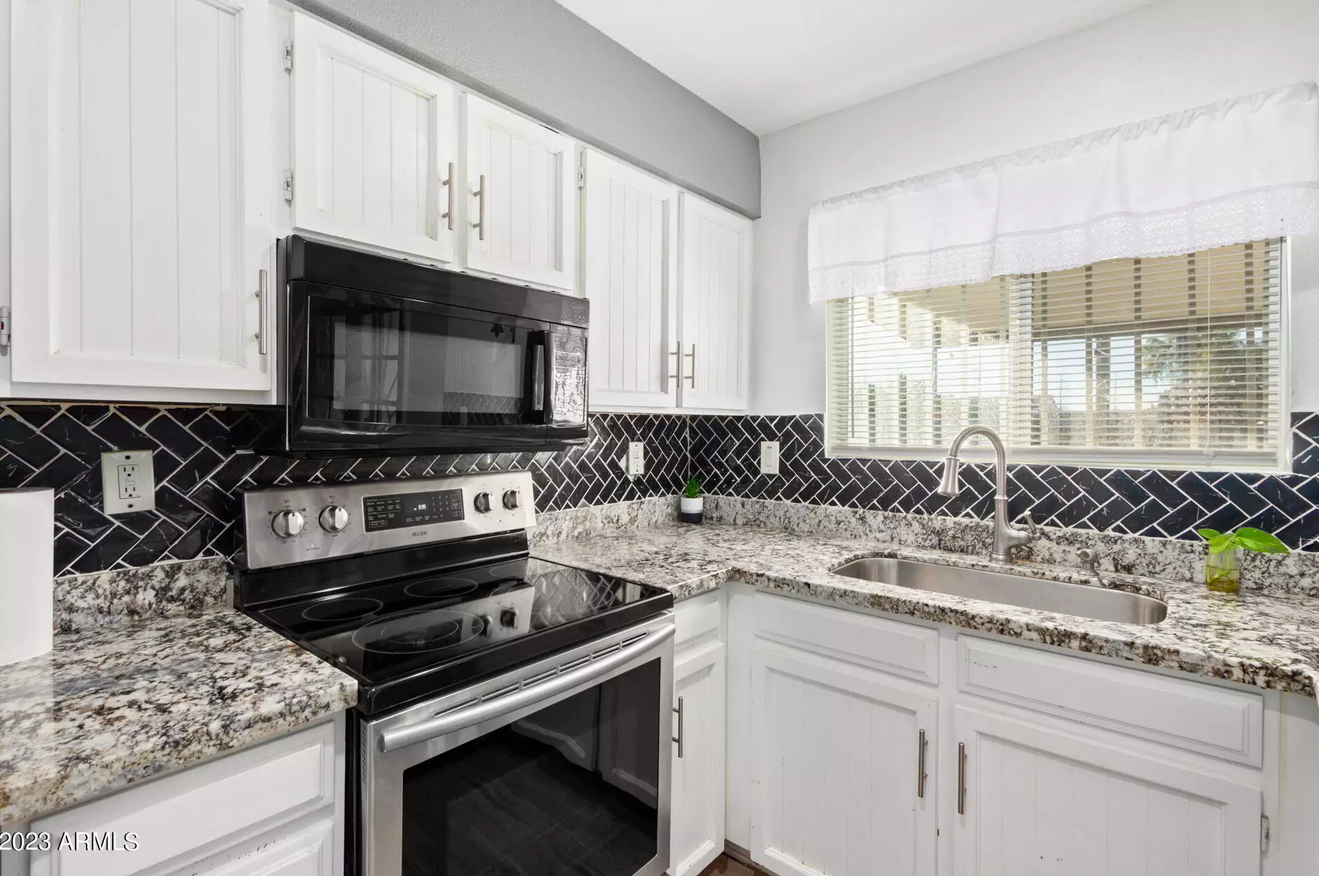 7038 46 St, Phoenix AZ 85042-6428 exterior