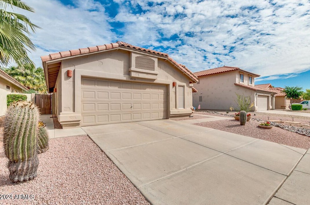 4528 Thistle Landing Dr, Phoenix AZ  85044-6848 exterior