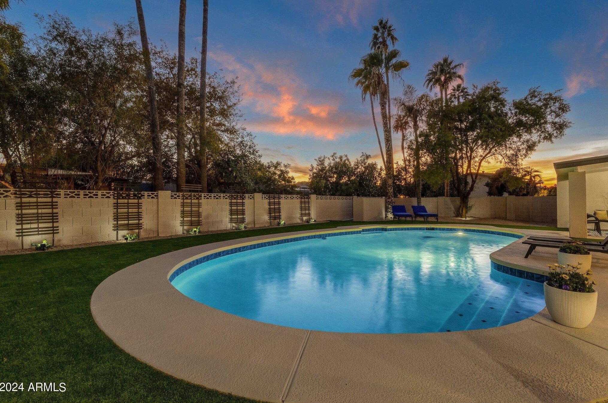 223 Pine Valley Dr, Phoenix AZ  85023-5284 exterior