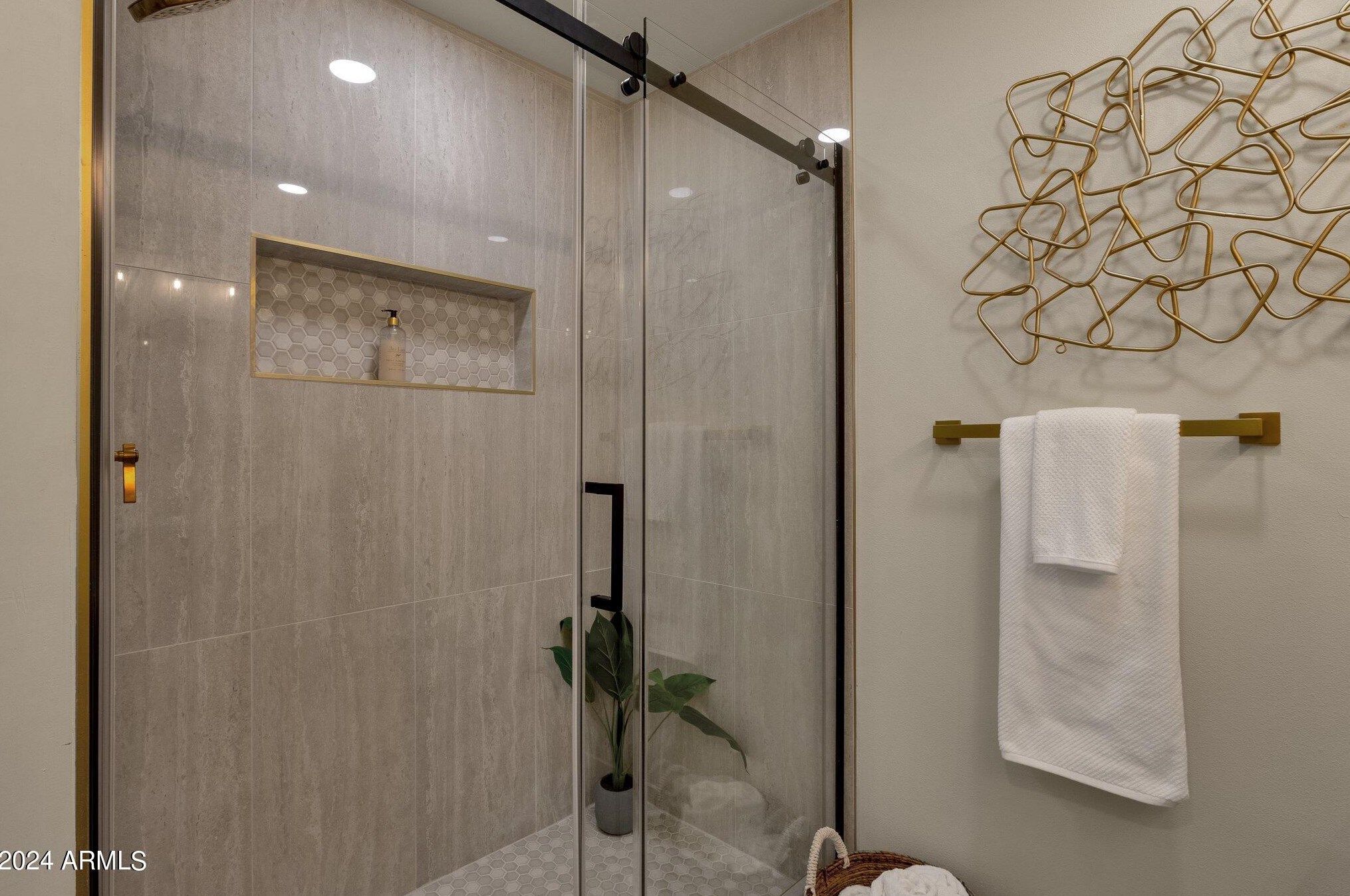 223 Pine Valley Dr, Phoenix AZ  85023-5284 exterior