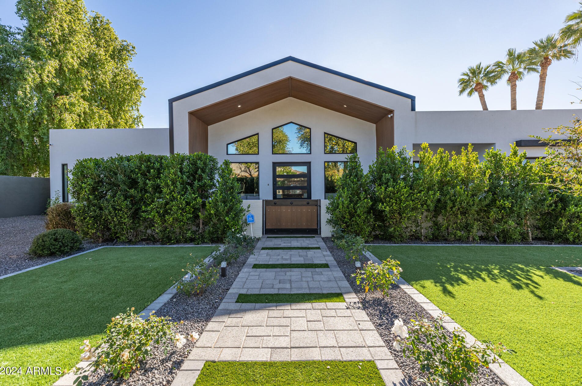 5319 Mitchell Dr, Phoenix AZ  85018-6132 exterior