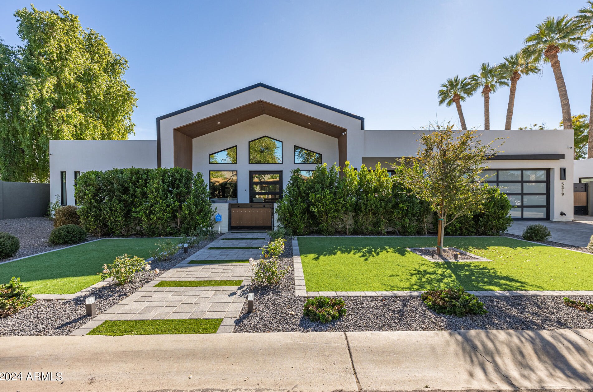 5319 Mitchell Dr, Phoenix AZ  85018-6132 exterior
