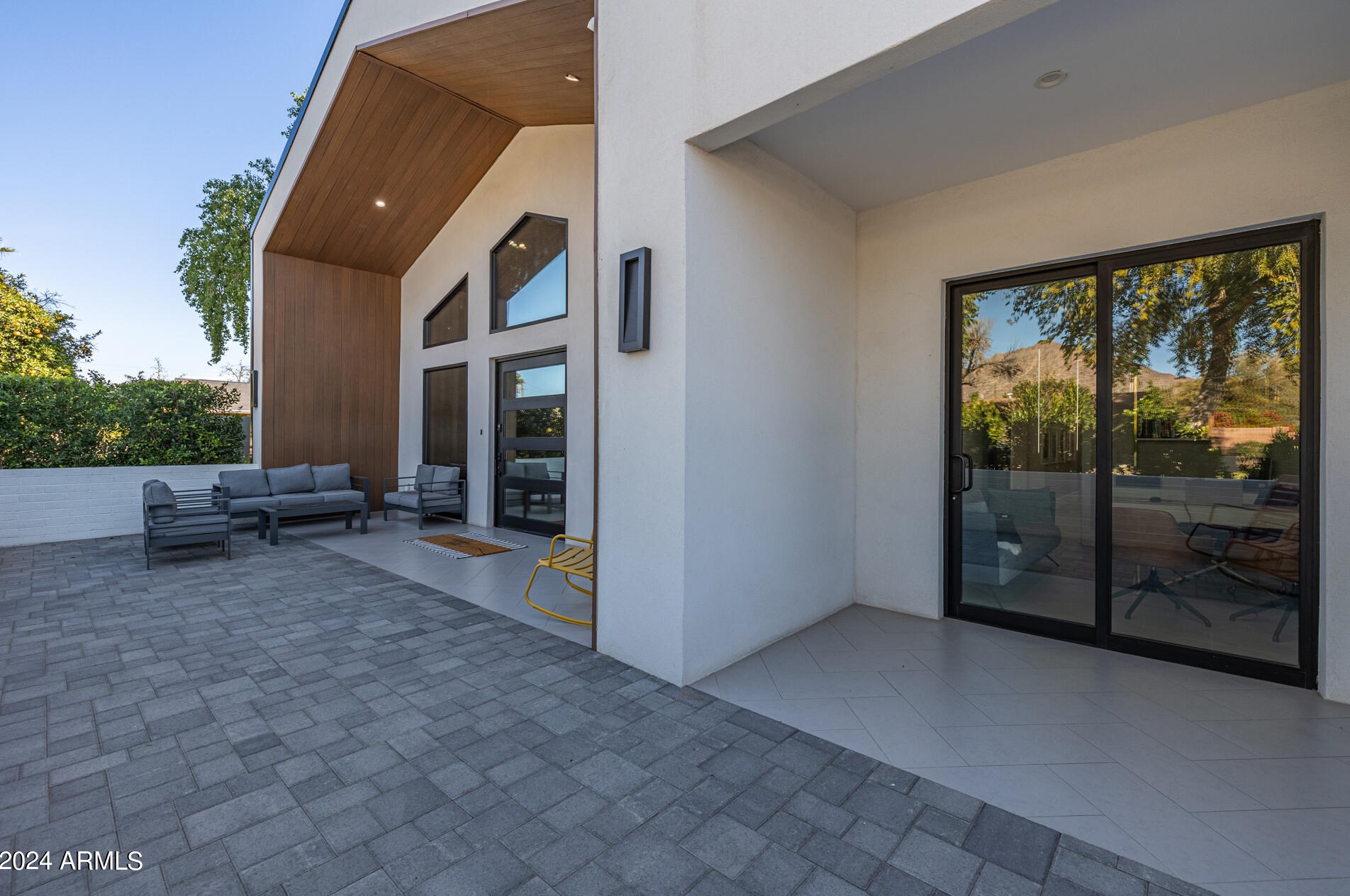 5319 Mitchell Dr, Phoenix AZ  85018-6132 exterior