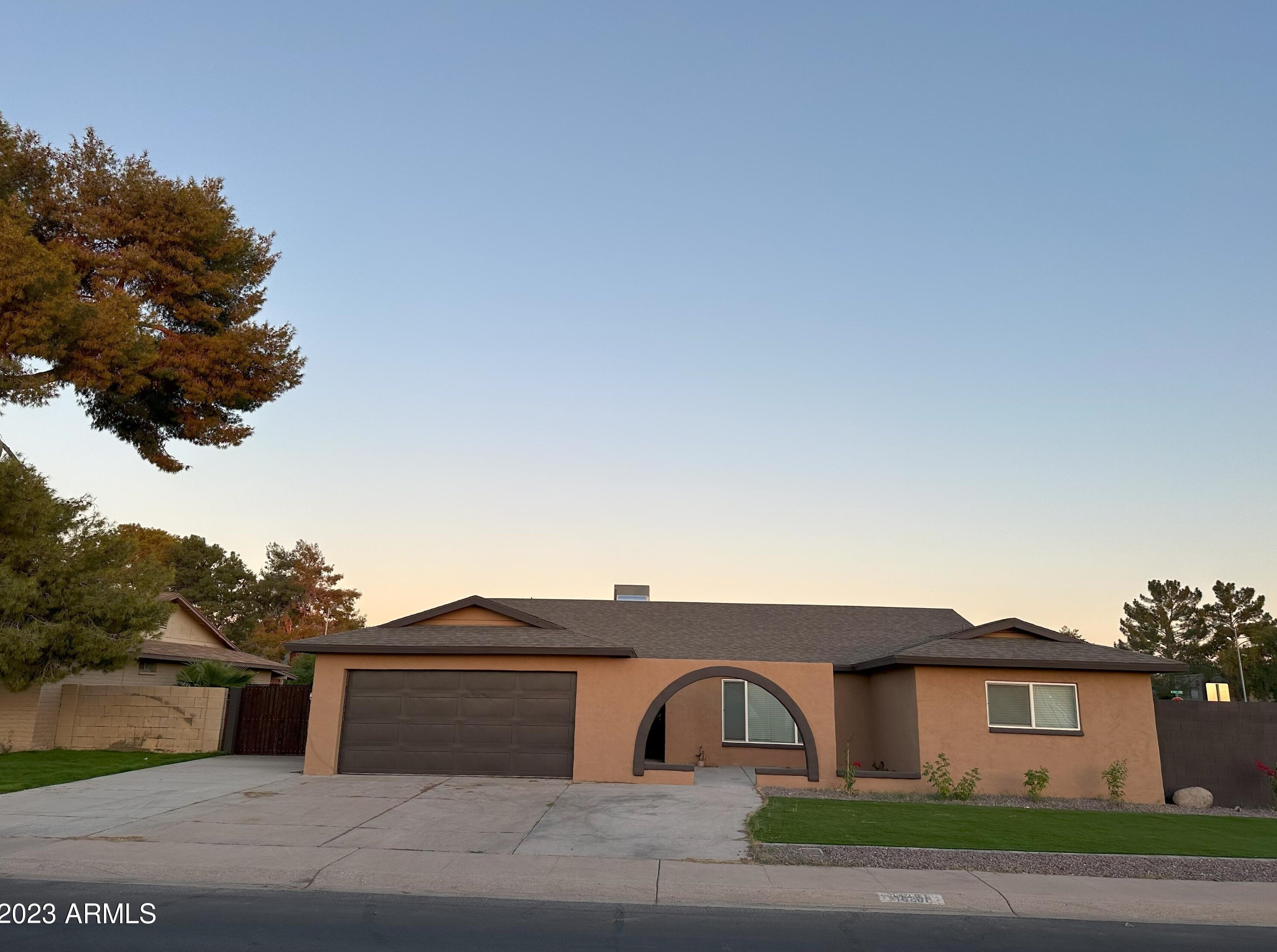 14201 N 55th Dr, Glendale, AZ 85306