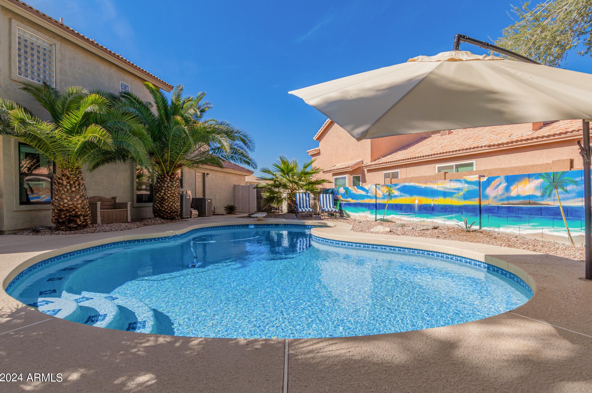1367 Amberwood Dr, Phoenix AZ  85045-0605 exterior