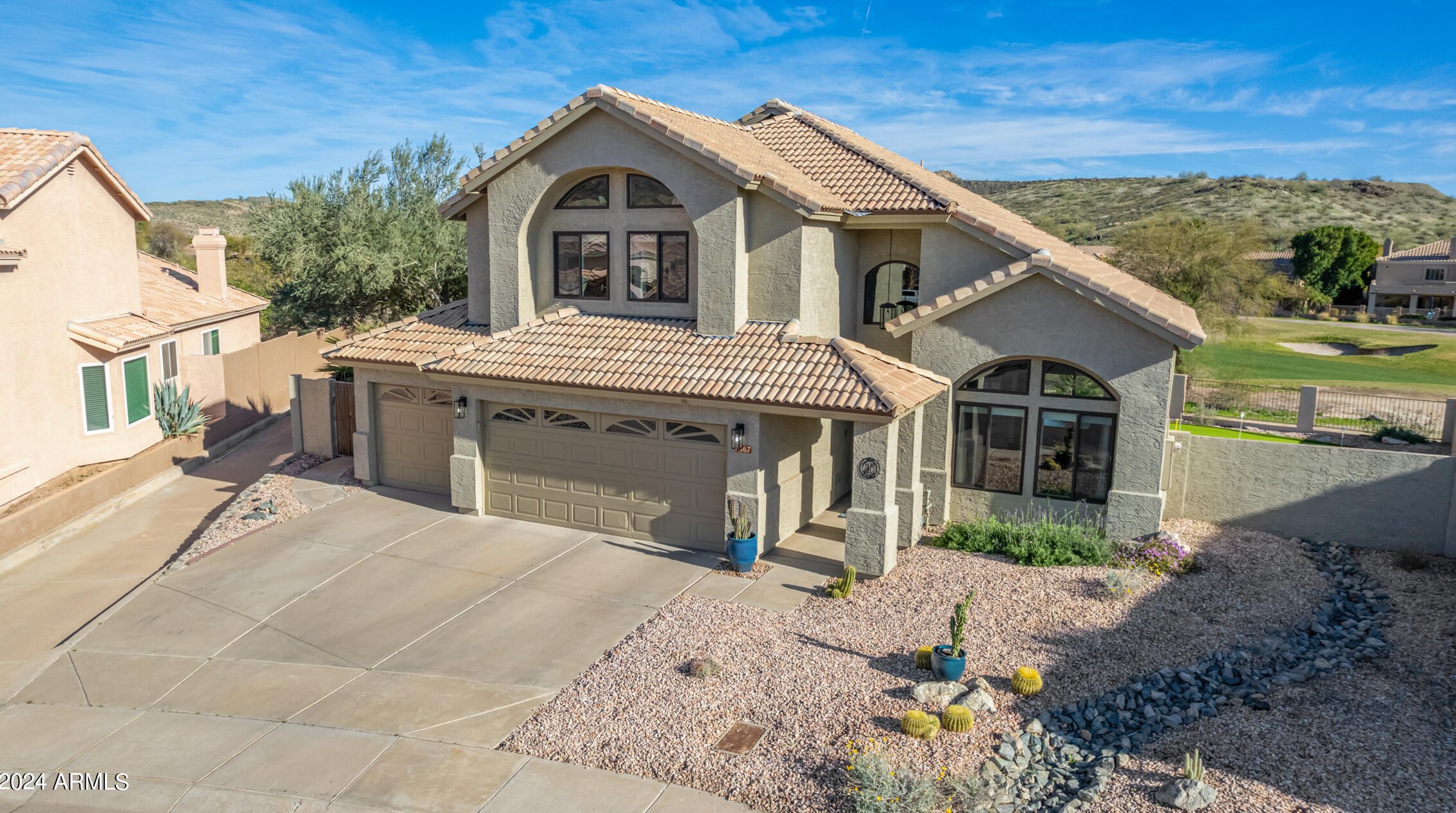 1367 Amberwood Dr, Phoenix AZ  85045-0605 exterior