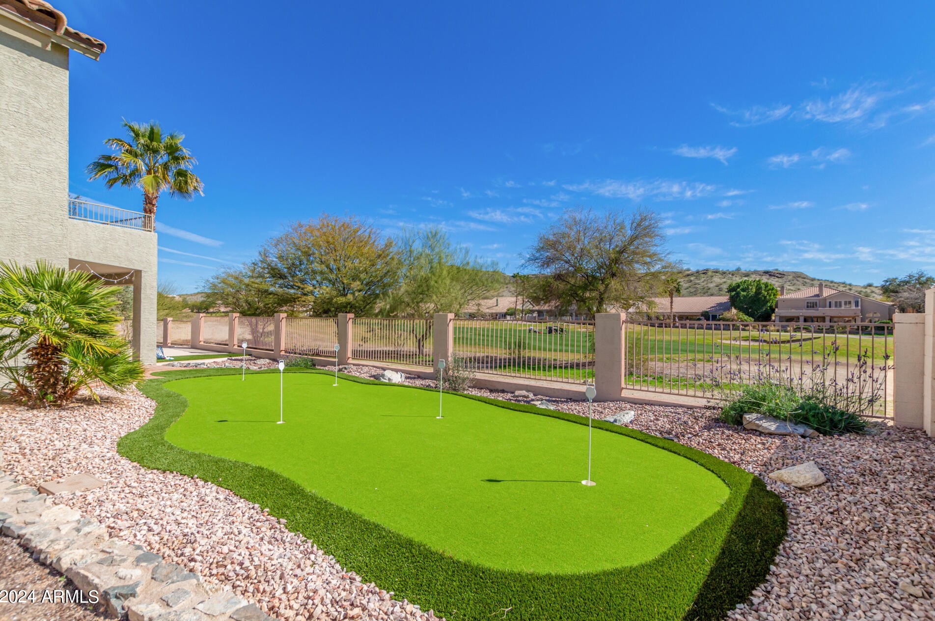 1367 Amberwood Dr, Phoenix AZ  85045-0605 exterior