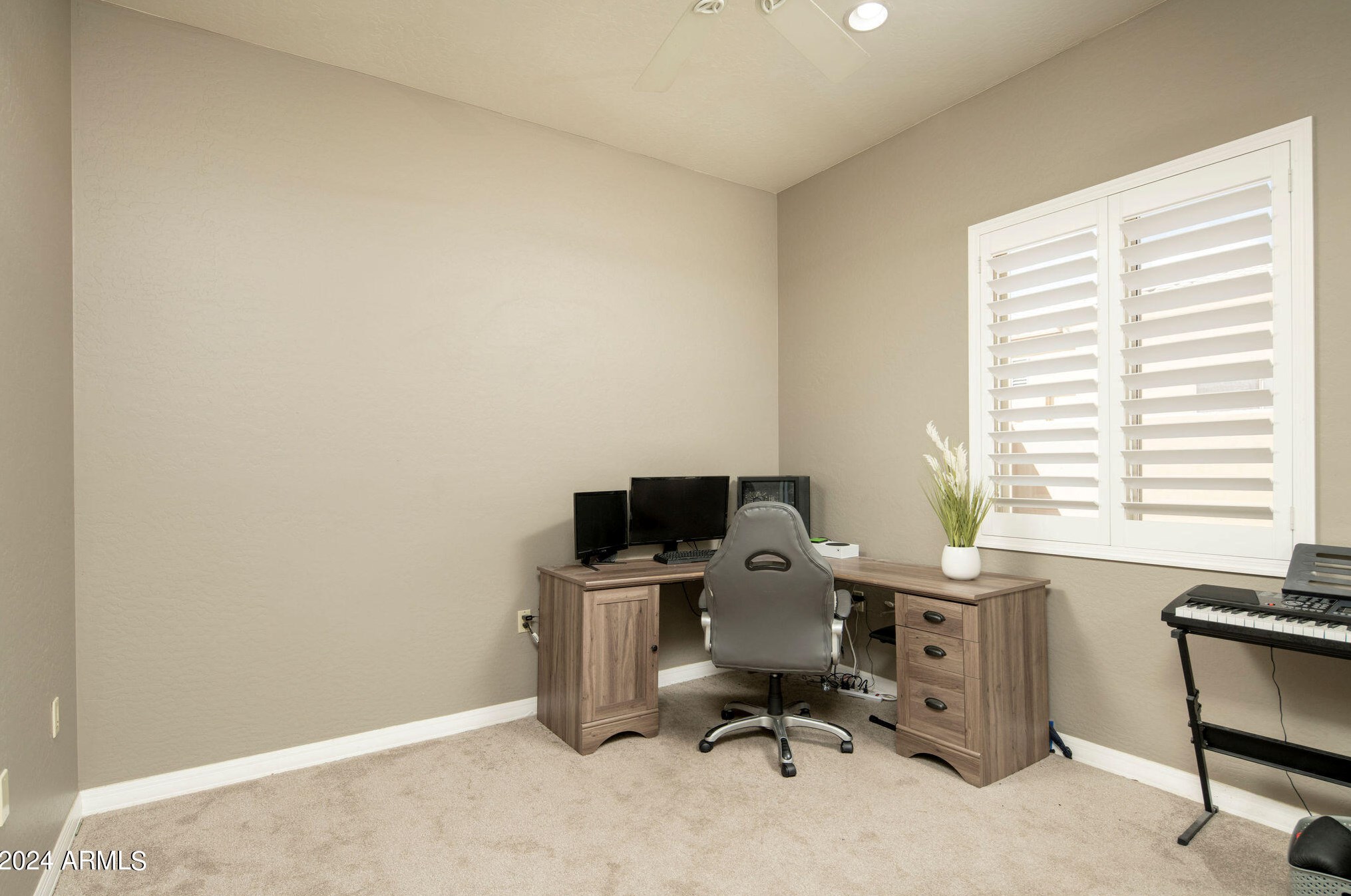 5424 Hashknife Rd, Phoenix AZ  85054-7158 exterior