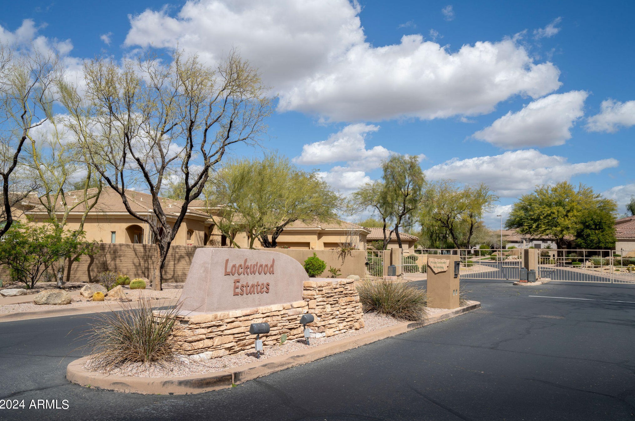 5424 Hashknife Rd, Phoenix AZ  85054-7158 exterior