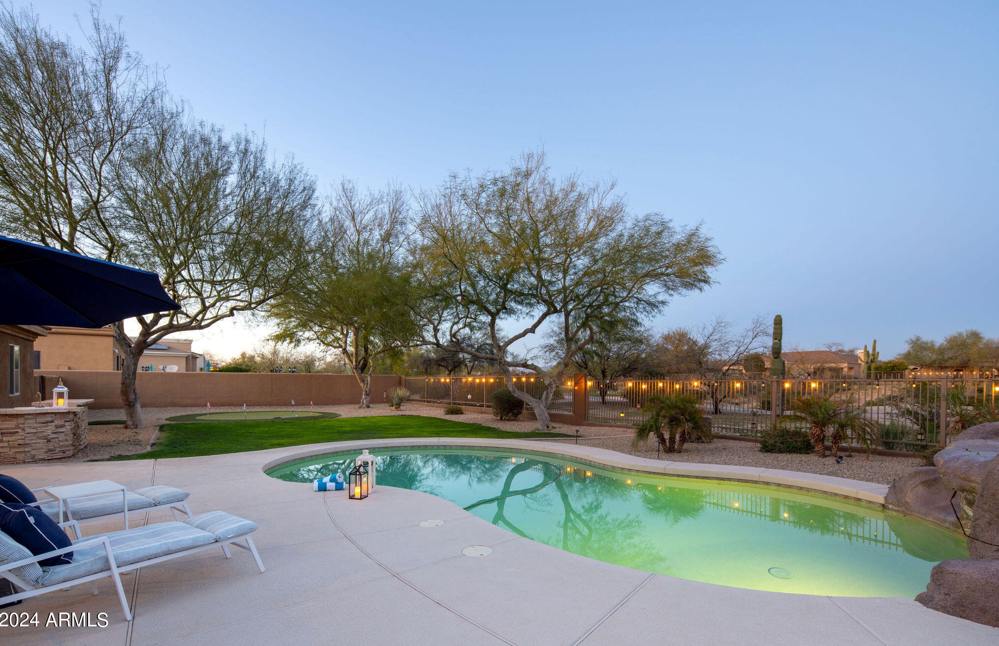 5424 Hashknife Rd, Phoenix AZ  85054-7158 exterior