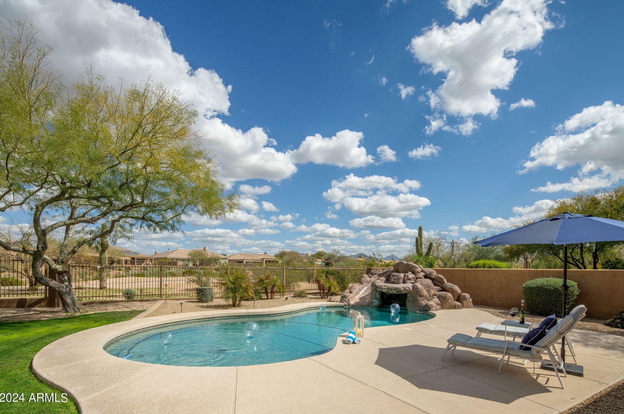 5424 Hashknife Rd, Phoenix AZ  85054-7158 exterior