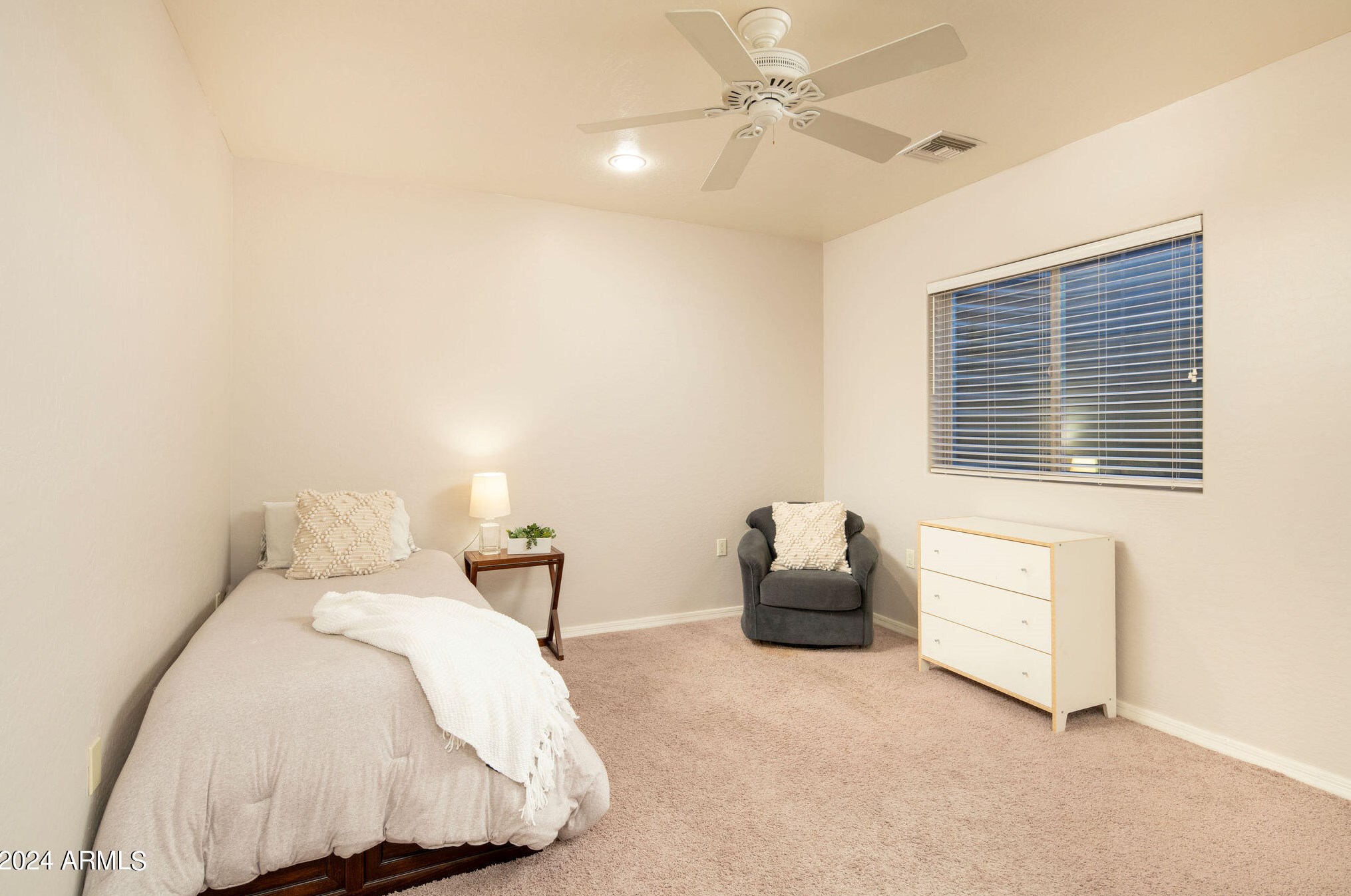 5424 Hashknife Rd, Phoenix AZ  85054-7158 exterior