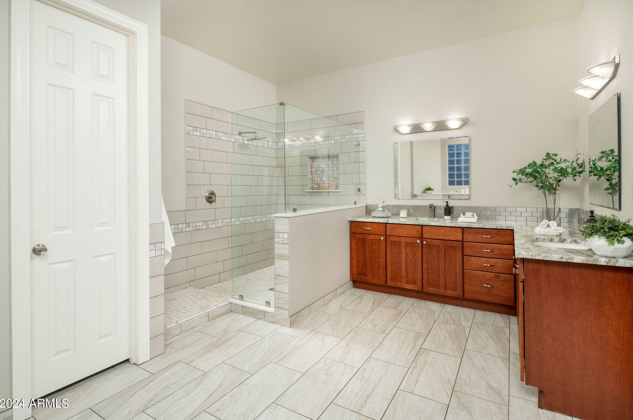 5424 Hashknife Rd, Phoenix AZ  85054-7158 exterior