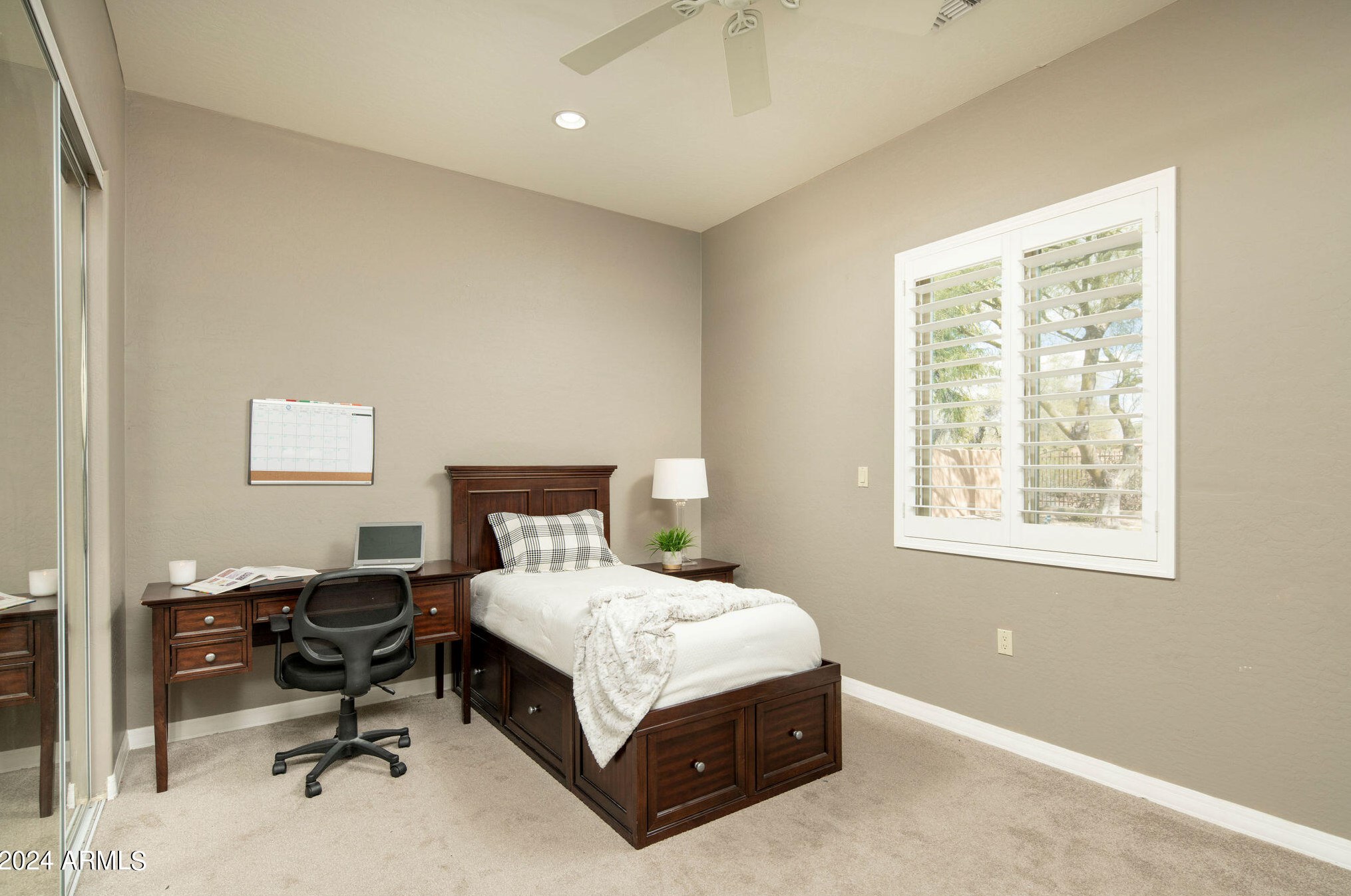 5424 Hashknife Rd, Phoenix AZ  85054-7158 exterior