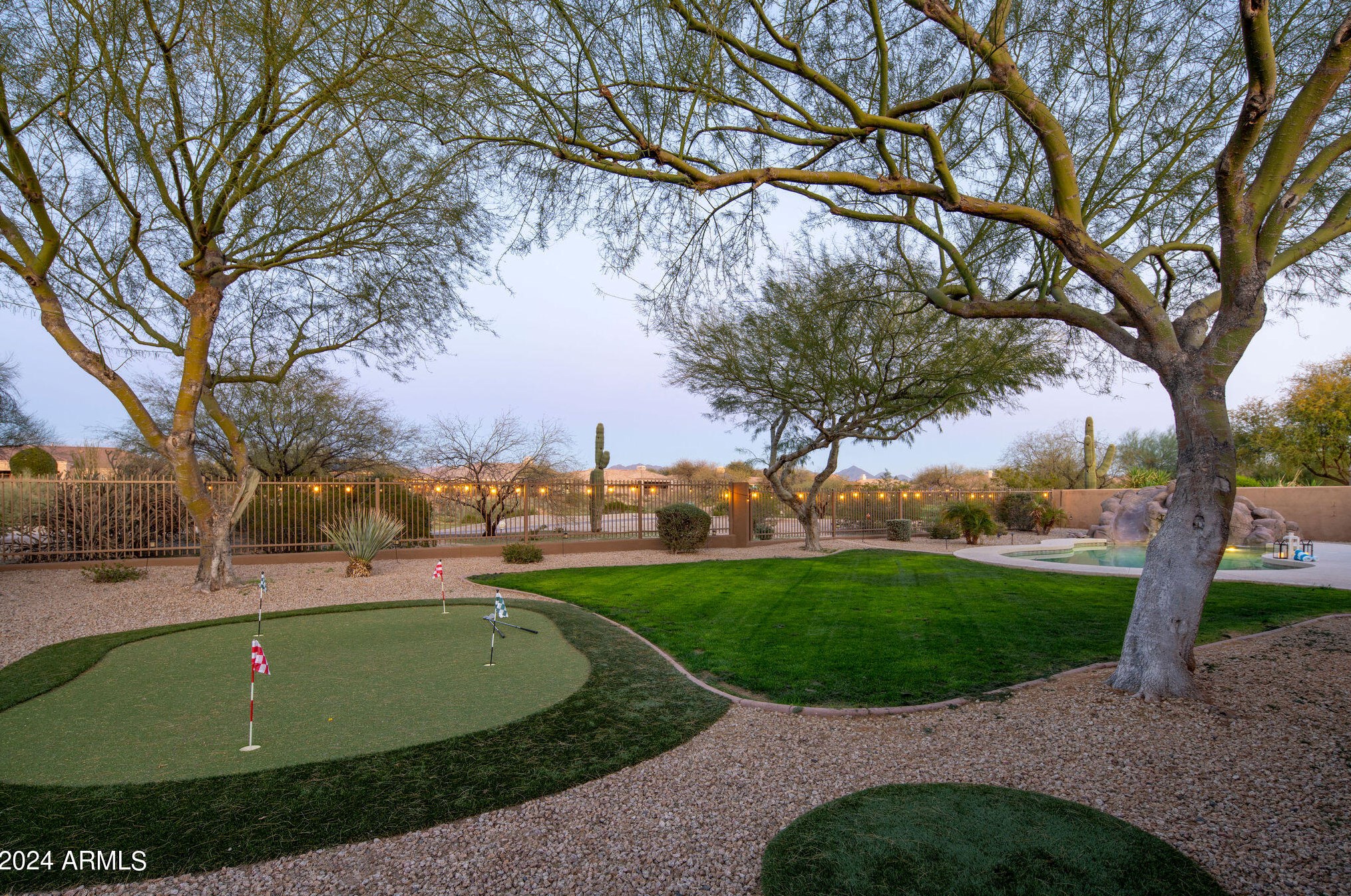 5424 Hashknife Rd, Phoenix AZ  85054-7158 exterior