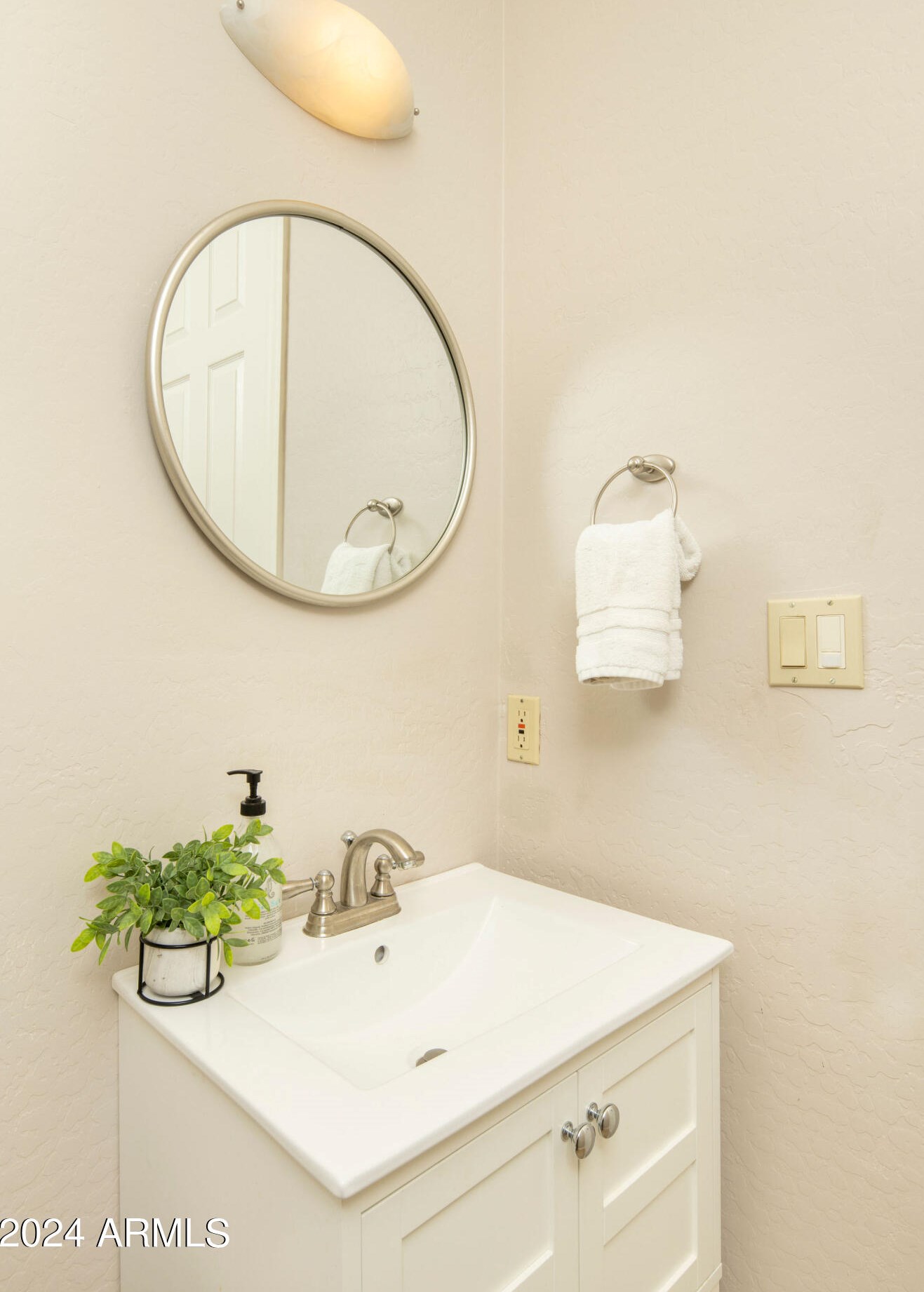 5424 Hashknife Rd, Phoenix AZ  85054-7158 exterior