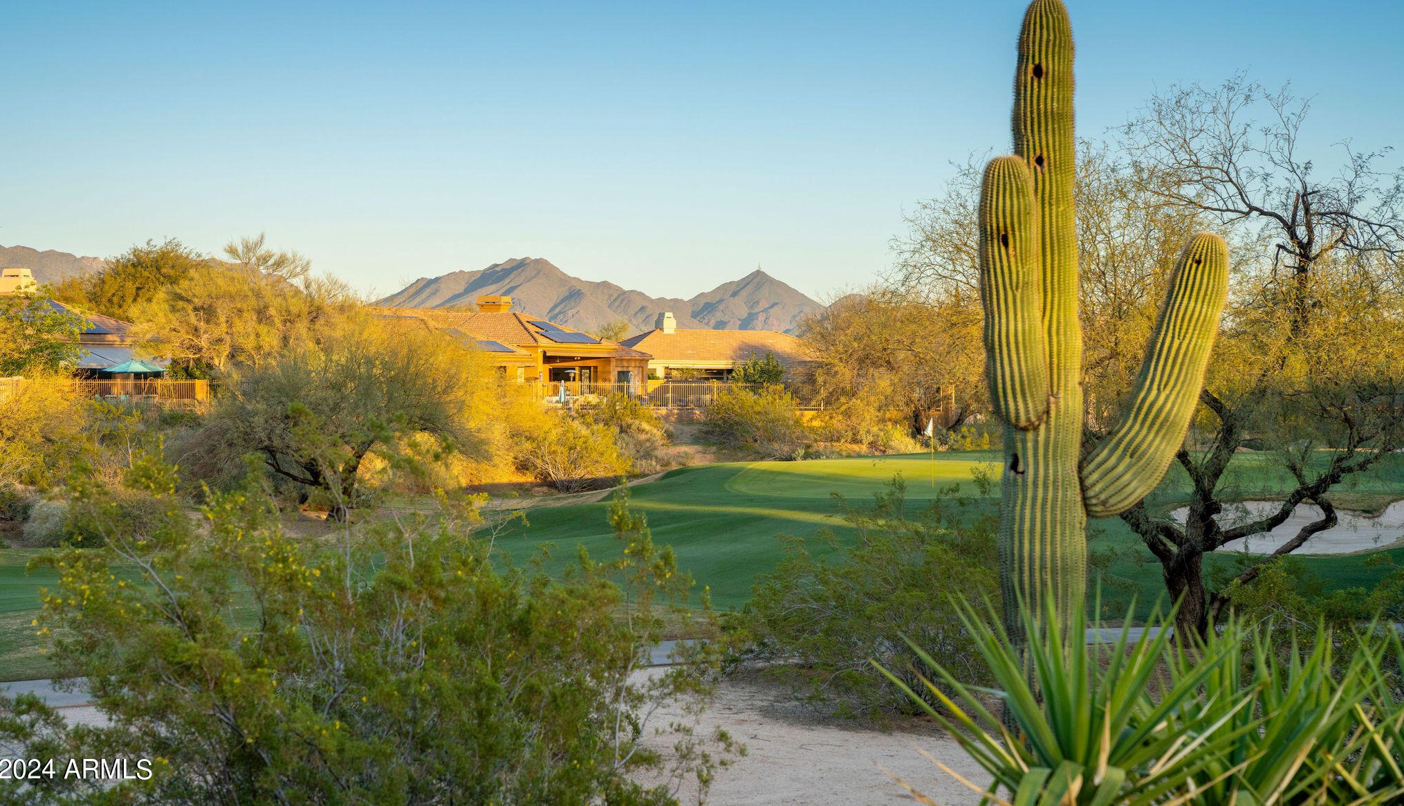 5424 Hashknife Rd, Phoenix AZ  85054-7158 exterior