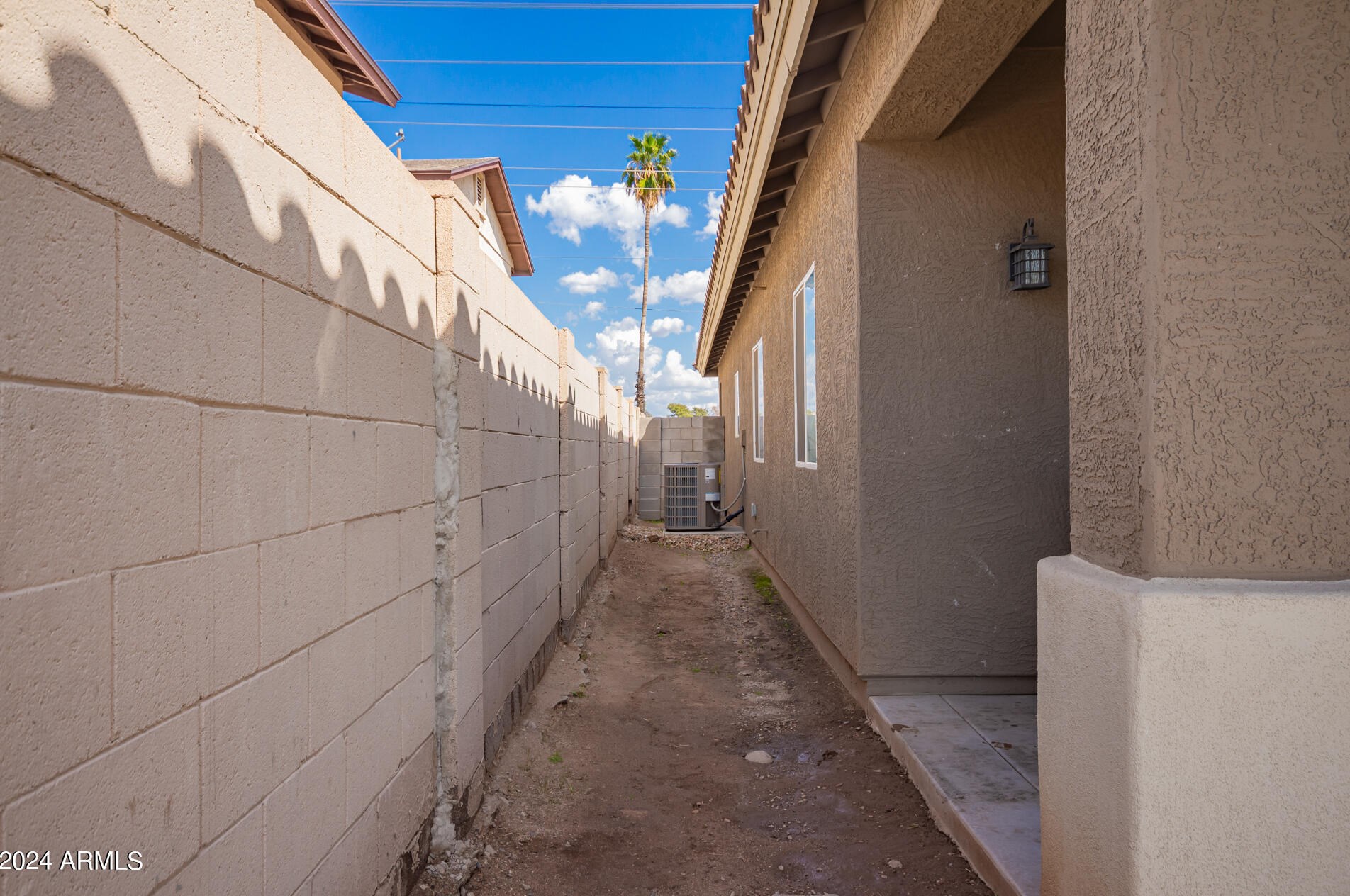 910 27th Ave, Phoenix AZ  85009-3612 exterior