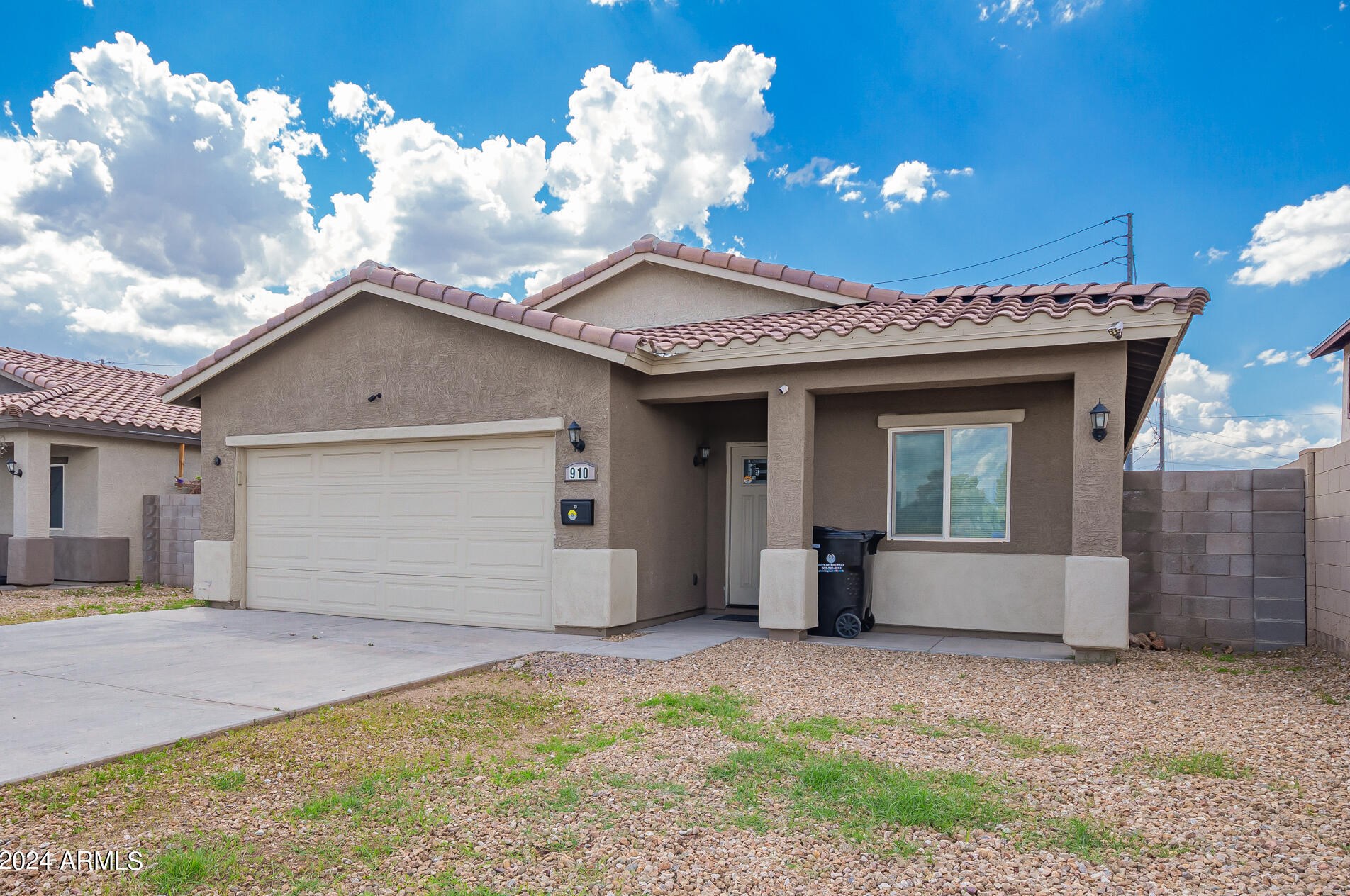 910 27th Ave, Phoenix AZ  85009-3612 exterior