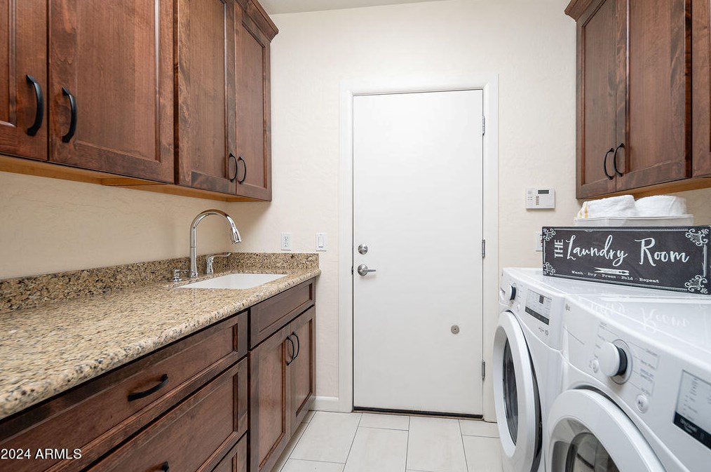 3339 Granite Vw Dr, Phoenix AZ 85044-7072 exterior