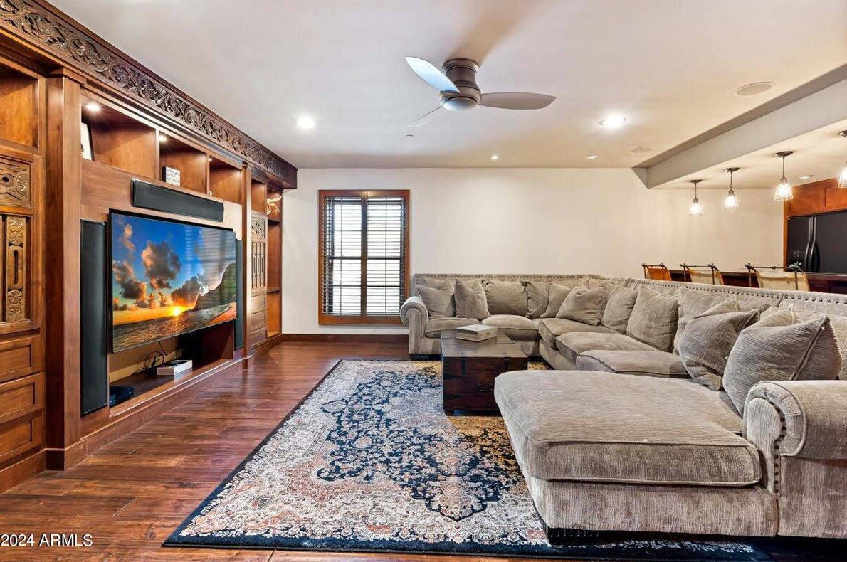 6107 Paradise Dr, Scottsdale AZ 85260-5433 exterior