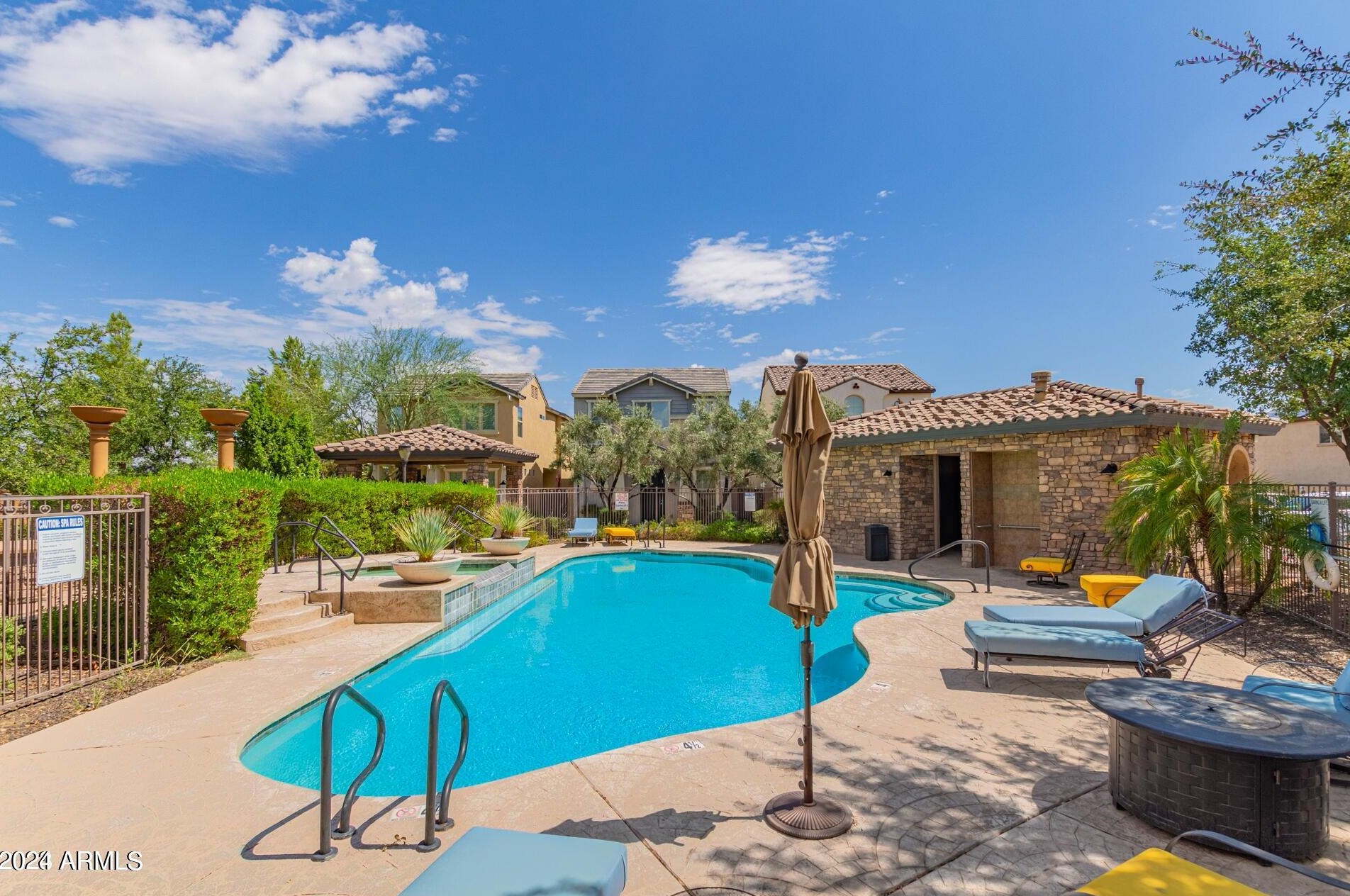 2040 Heartwood Ln, Phoenix AZ  85022-2986 exterior