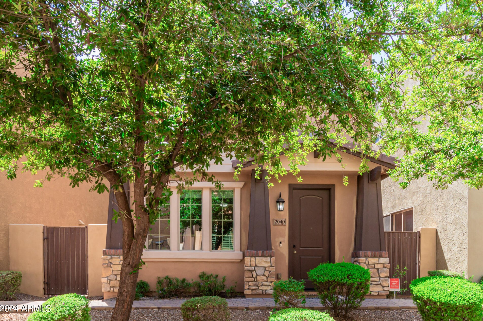 2040 Heartwood Ln, Phoenix AZ  85022-2986 exterior