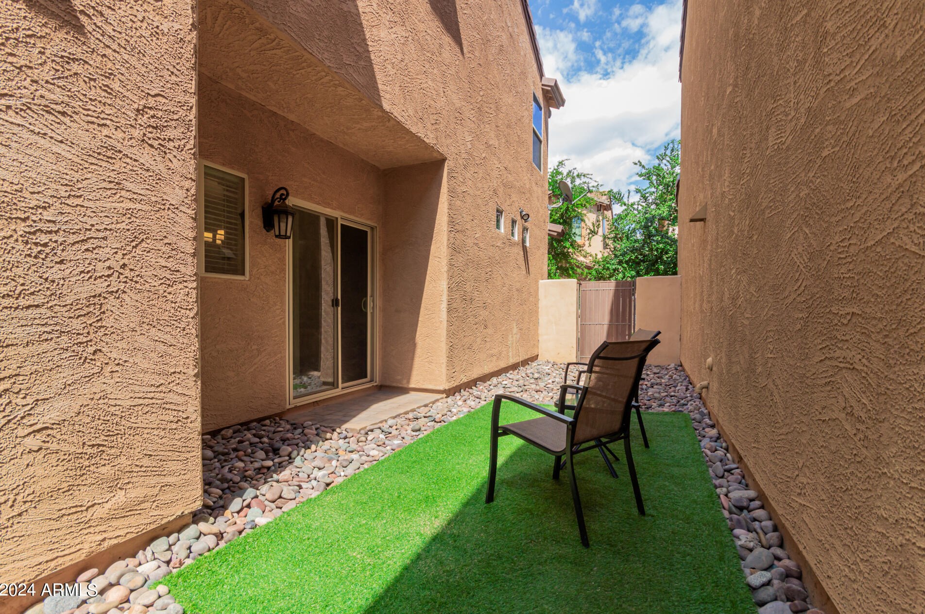 2040 Heartwood Ln, Phoenix AZ  85022-2986 exterior