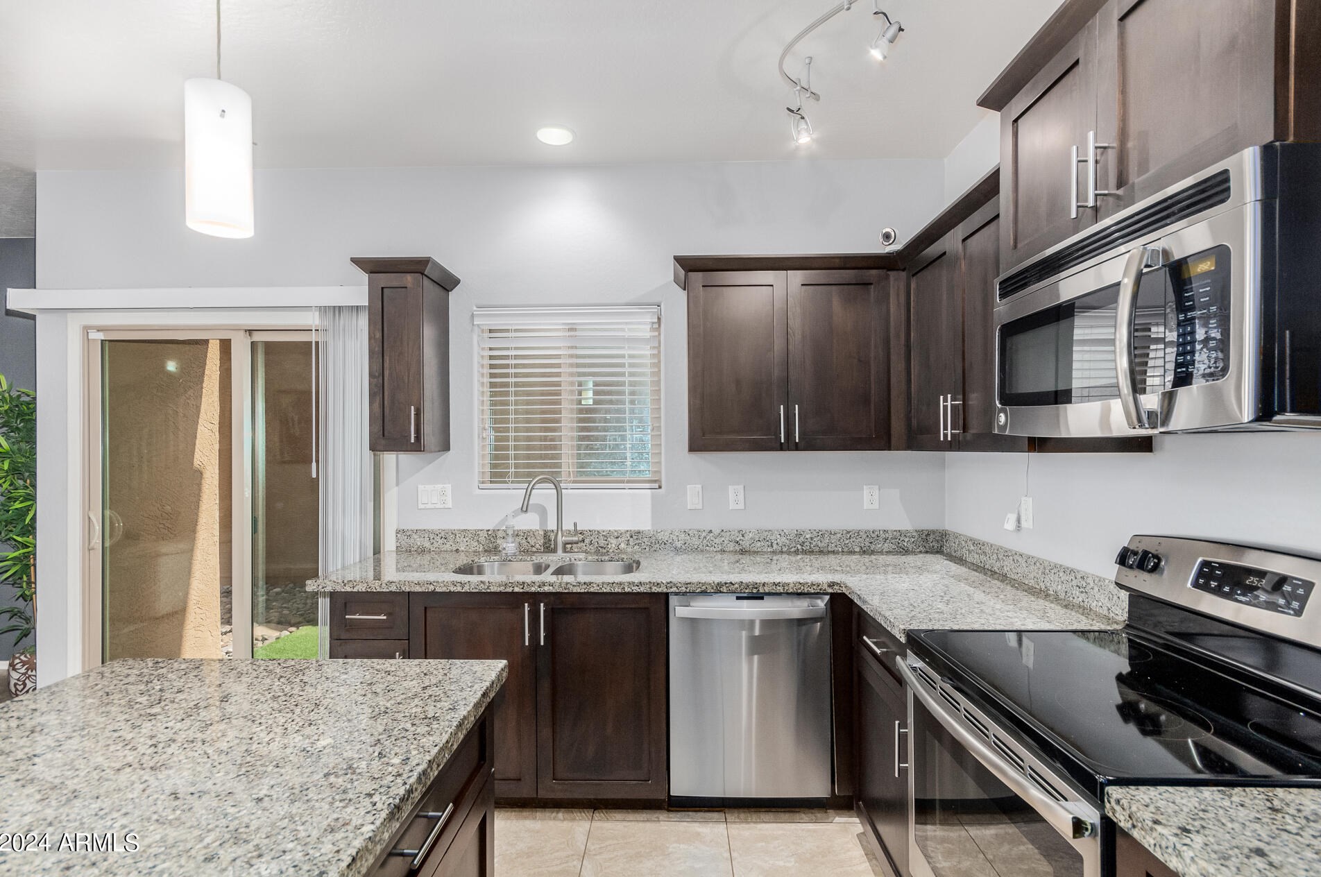 2040 Heartwood Ln, Phoenix AZ  85022-2986 exterior