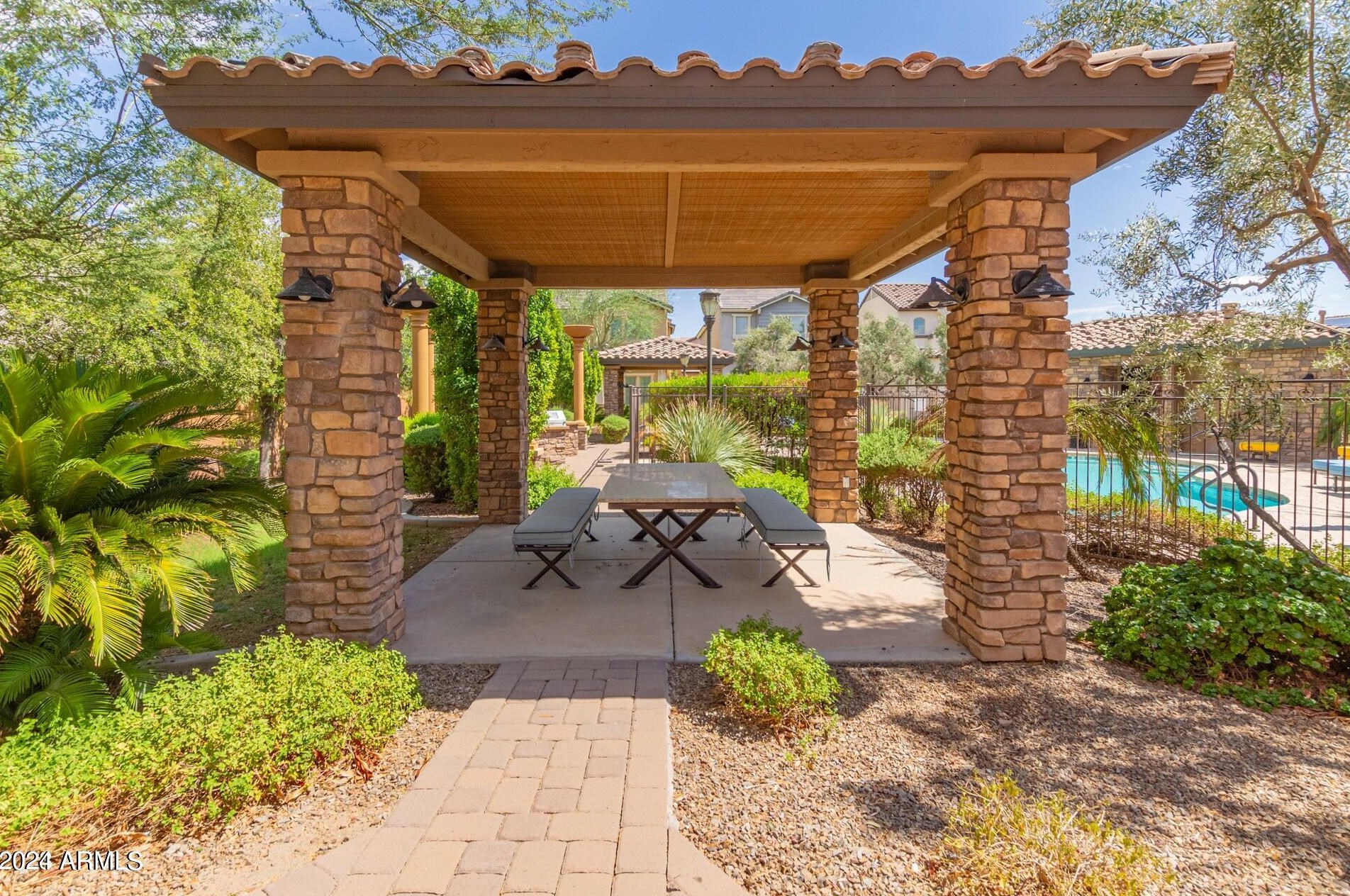 2040 Heartwood Ln, Phoenix AZ  85022-2986 exterior